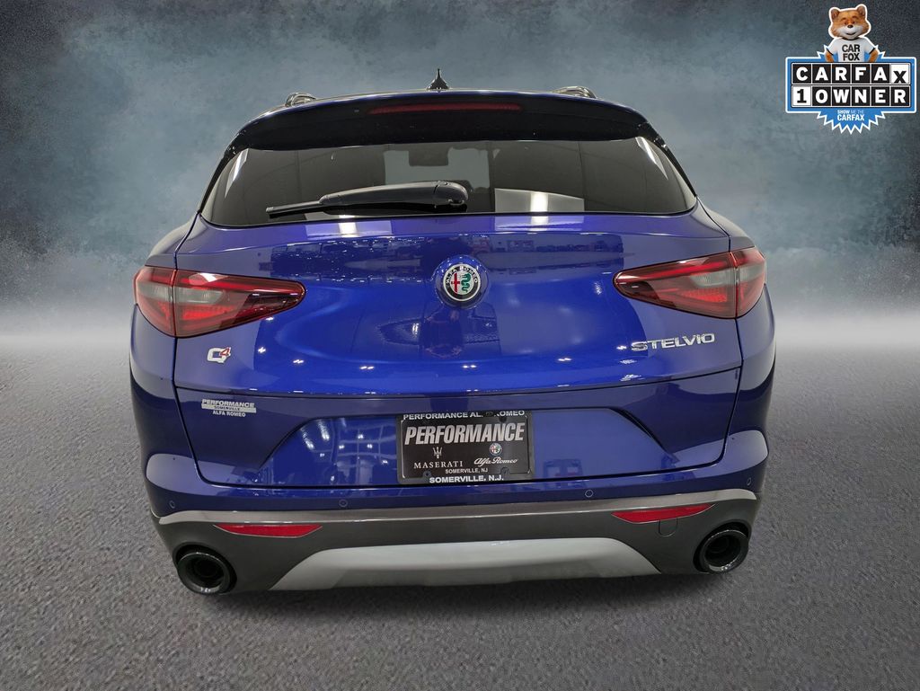 2023 Alfa Romeo Stelvio Ti photo 4