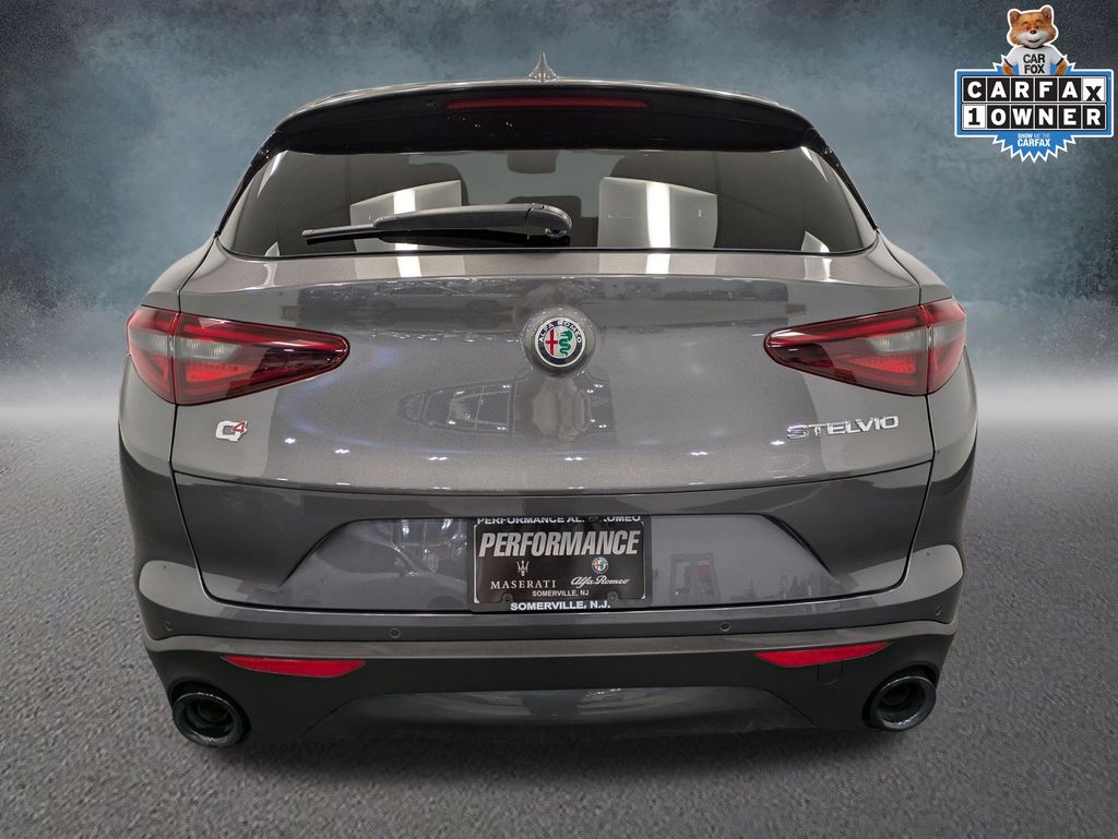 2023 Alfa Romeo Stelvio Sprint photo 4