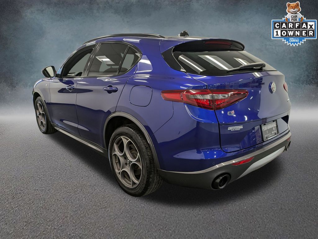2023 Alfa Romeo Stelvio Ti photo 5