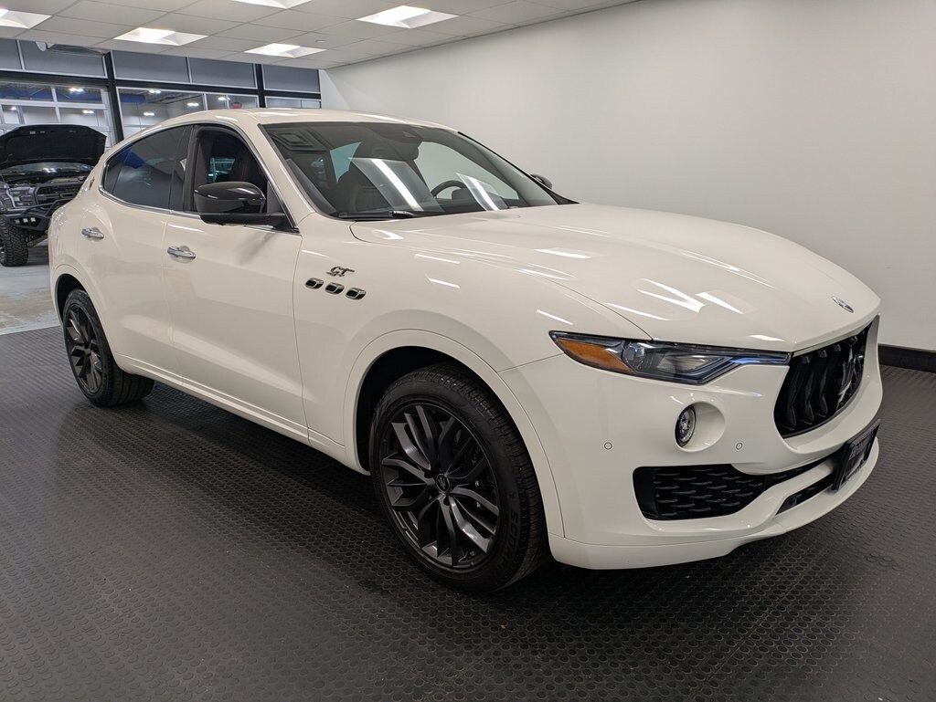 2024 Maserati Levante GT photo 2