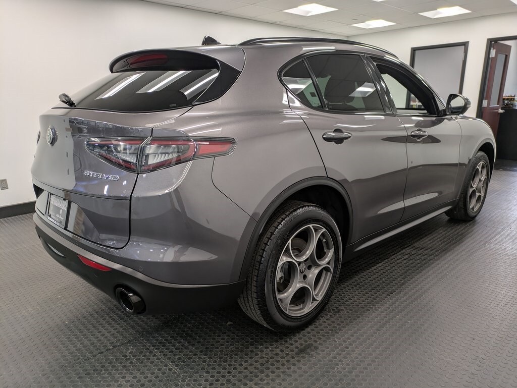 2025 Alfa Romeo Stelvio Sprint photo 4