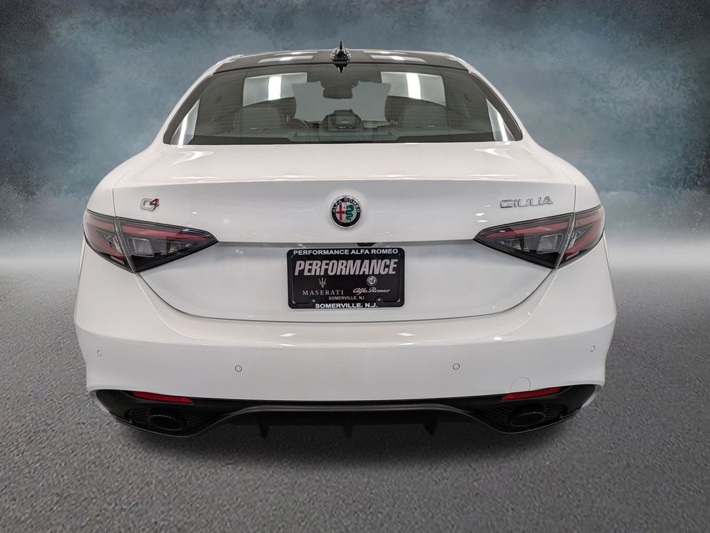 2025 Alfa Romeo Giulia Special Edition photo 4