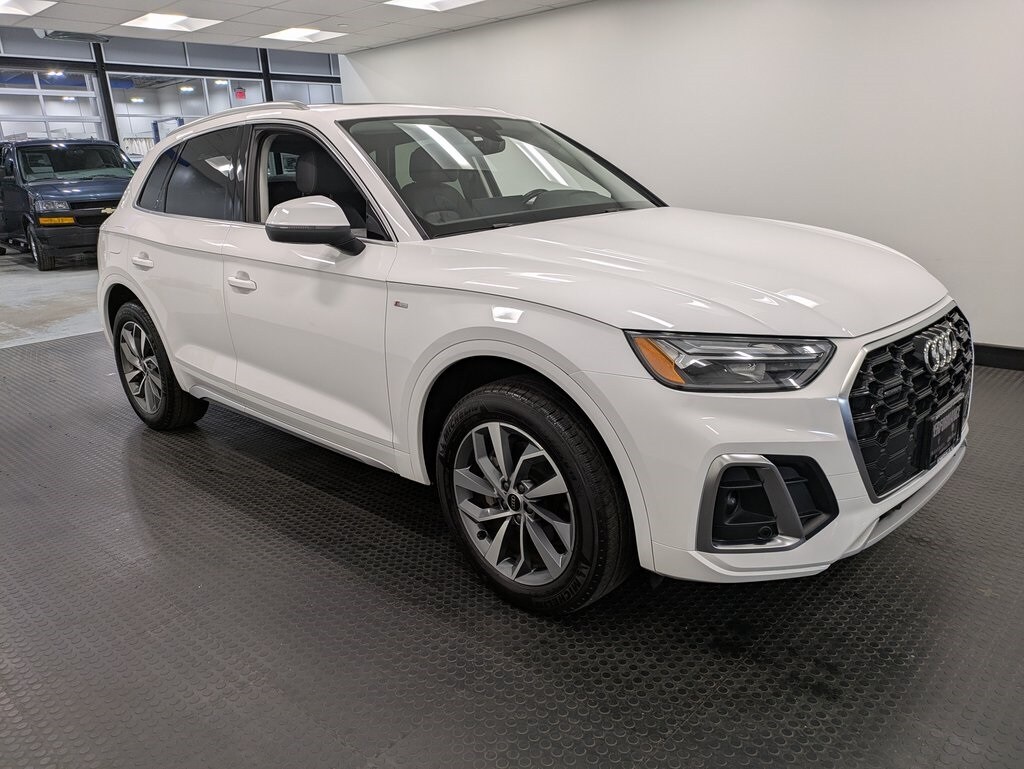 2023 Audi Q5 45 S line Premium photo 2