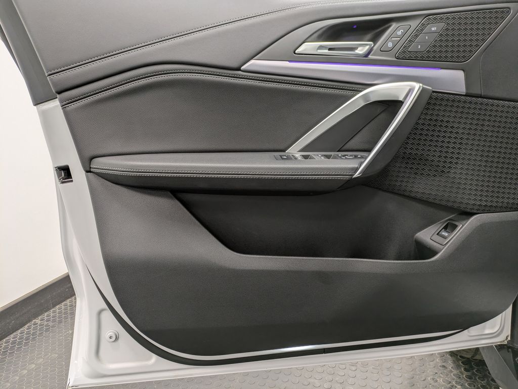 2023 BMW X1 xDrive28i photo 3