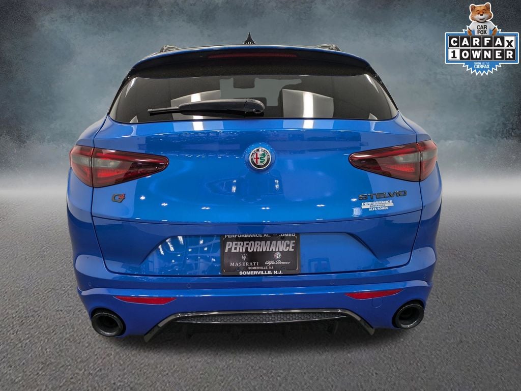 2023 Alfa Romeo Stelvio Veloce photo 4
