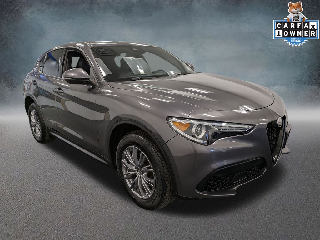 2023 Alfa Romeo Stelvio Sprint photo 2