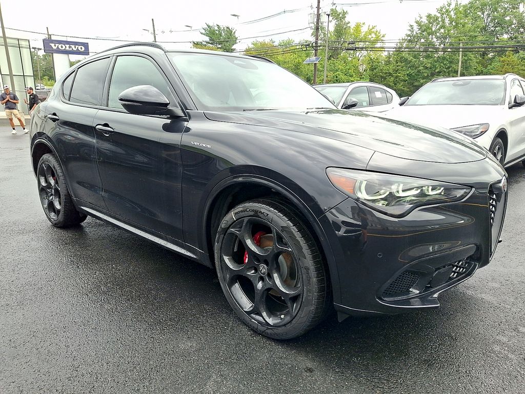 2026 Alfa Romeo Stelvio Base - Photo 2