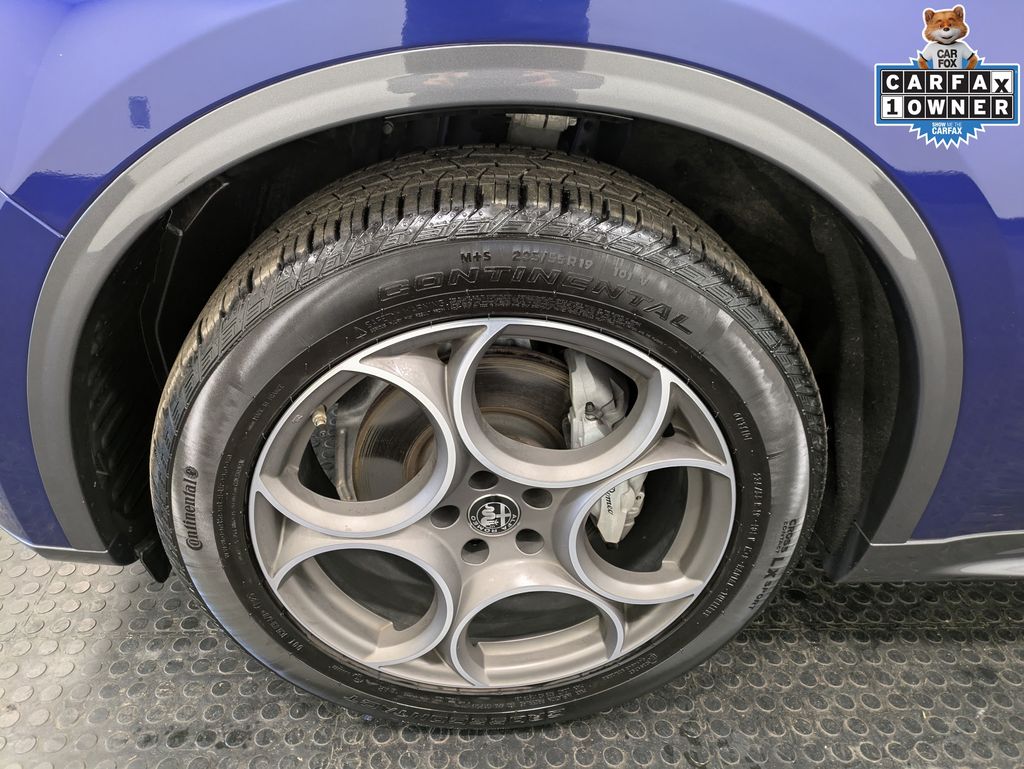 2023 Alfa Romeo Stelvio Ti photo 6