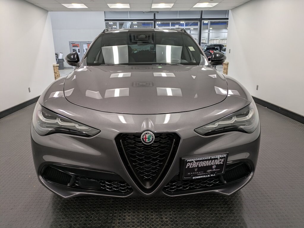 2025 Alfa Romeo Stelvio Sprint photo 2