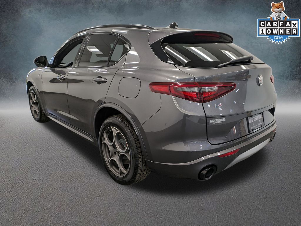 2023 Alfa Romeo Stelvio Ti photo 5
