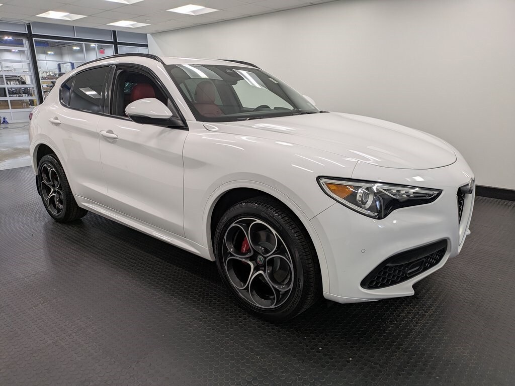 2020 Alfa Romeo Stelvio Ti Sport photo 3