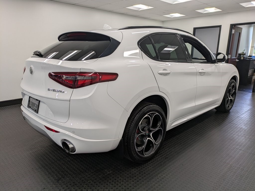 2020 Alfa Romeo Stelvio Ti Sport photo 4