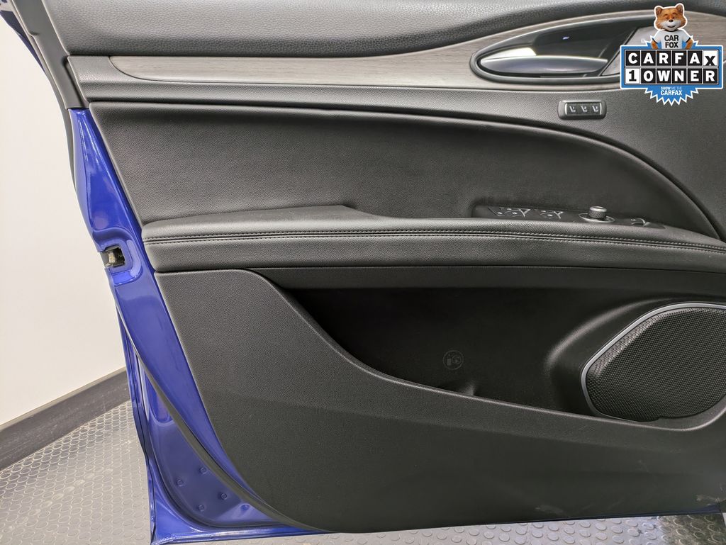 2023 Alfa Romeo Stelvio Ti photo 3