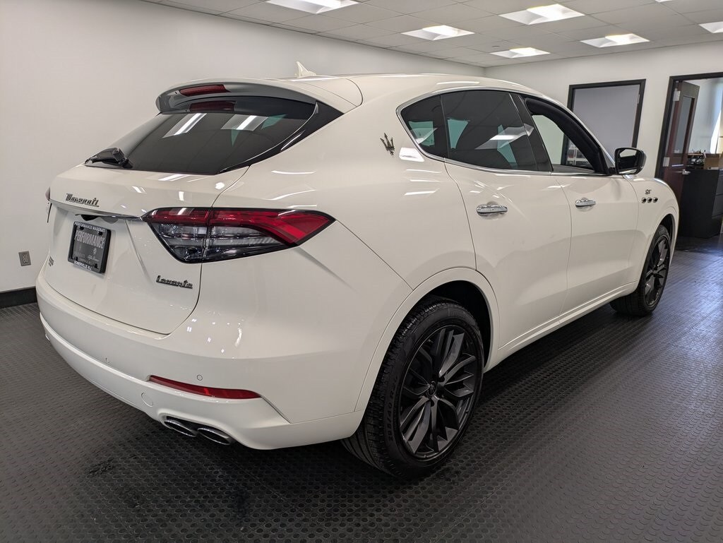 2024 Maserati Levante GT photo 3