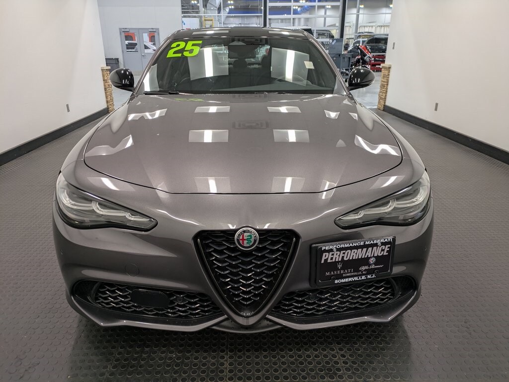2025 Alfa Romeo Giulia Base photo 2