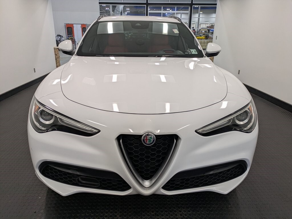 2020 Alfa Romeo Stelvio Ti Sport photo 2
