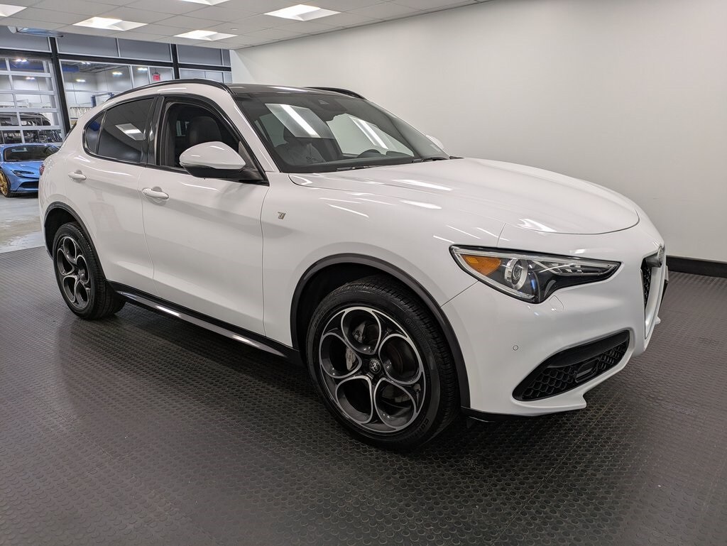 2022 Alfa Romeo Stelvio Ti photo 3
