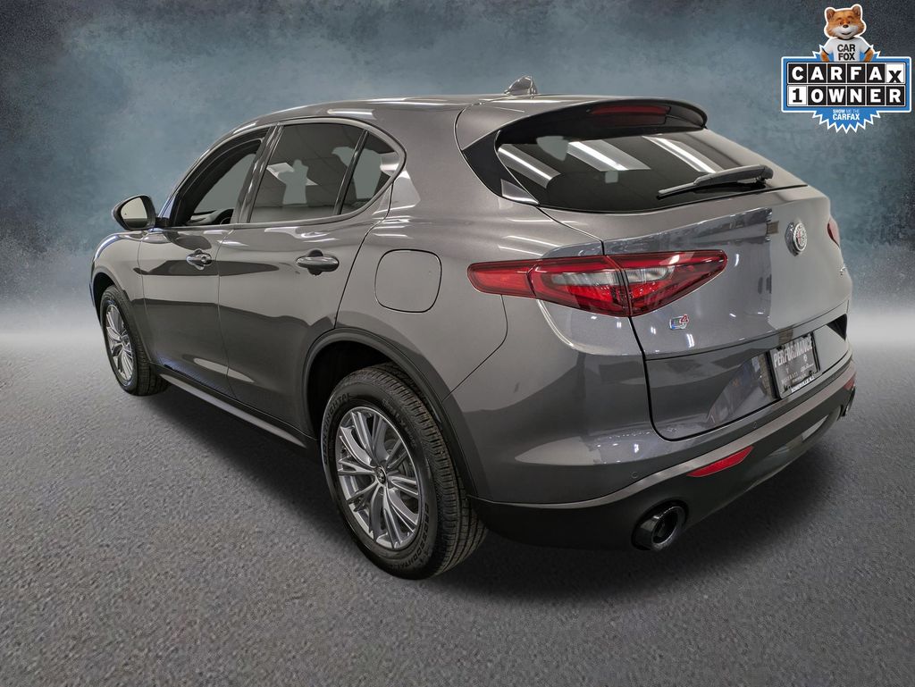 2023 Alfa Romeo Stelvio Sprint photo 5