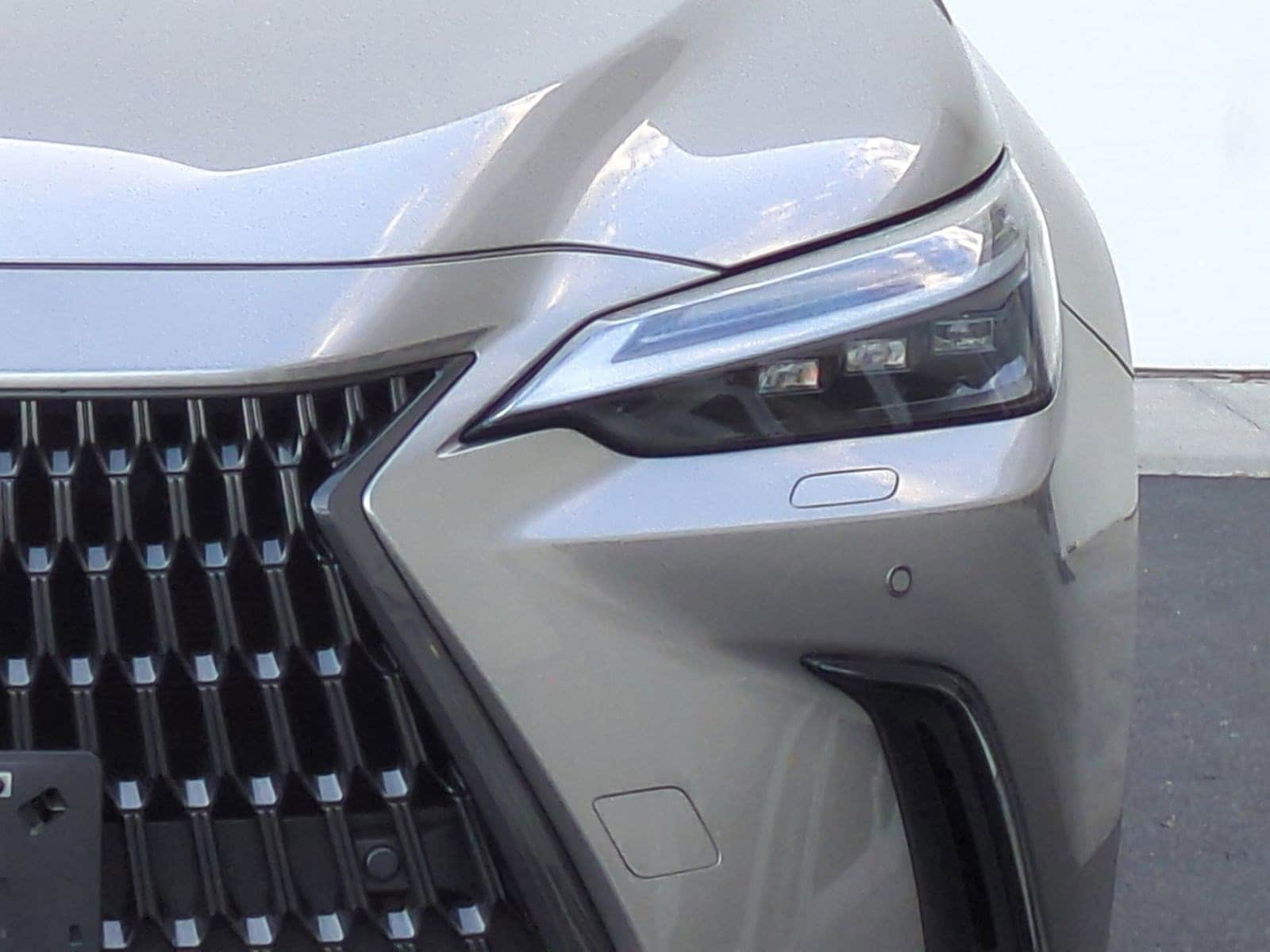 2022 LEXUS NX 350h Luxury AWD photo 4