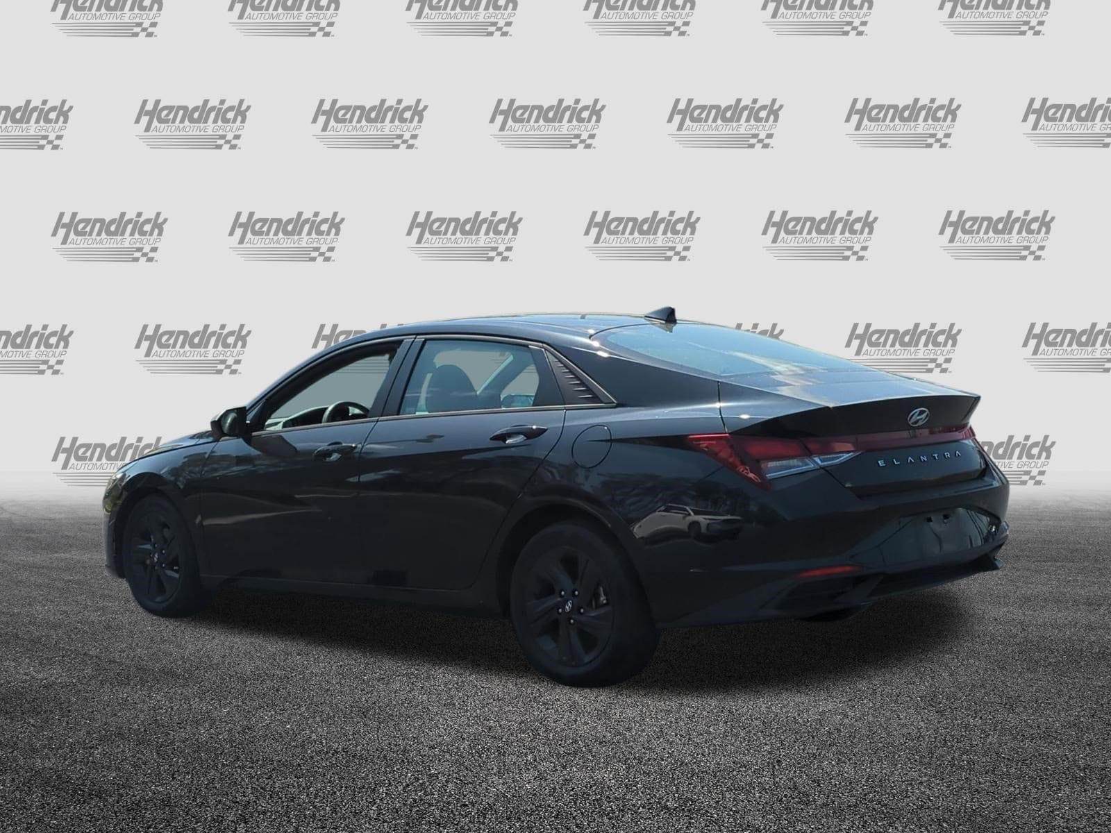 2022 Hyundai Elantra SEL photo 3