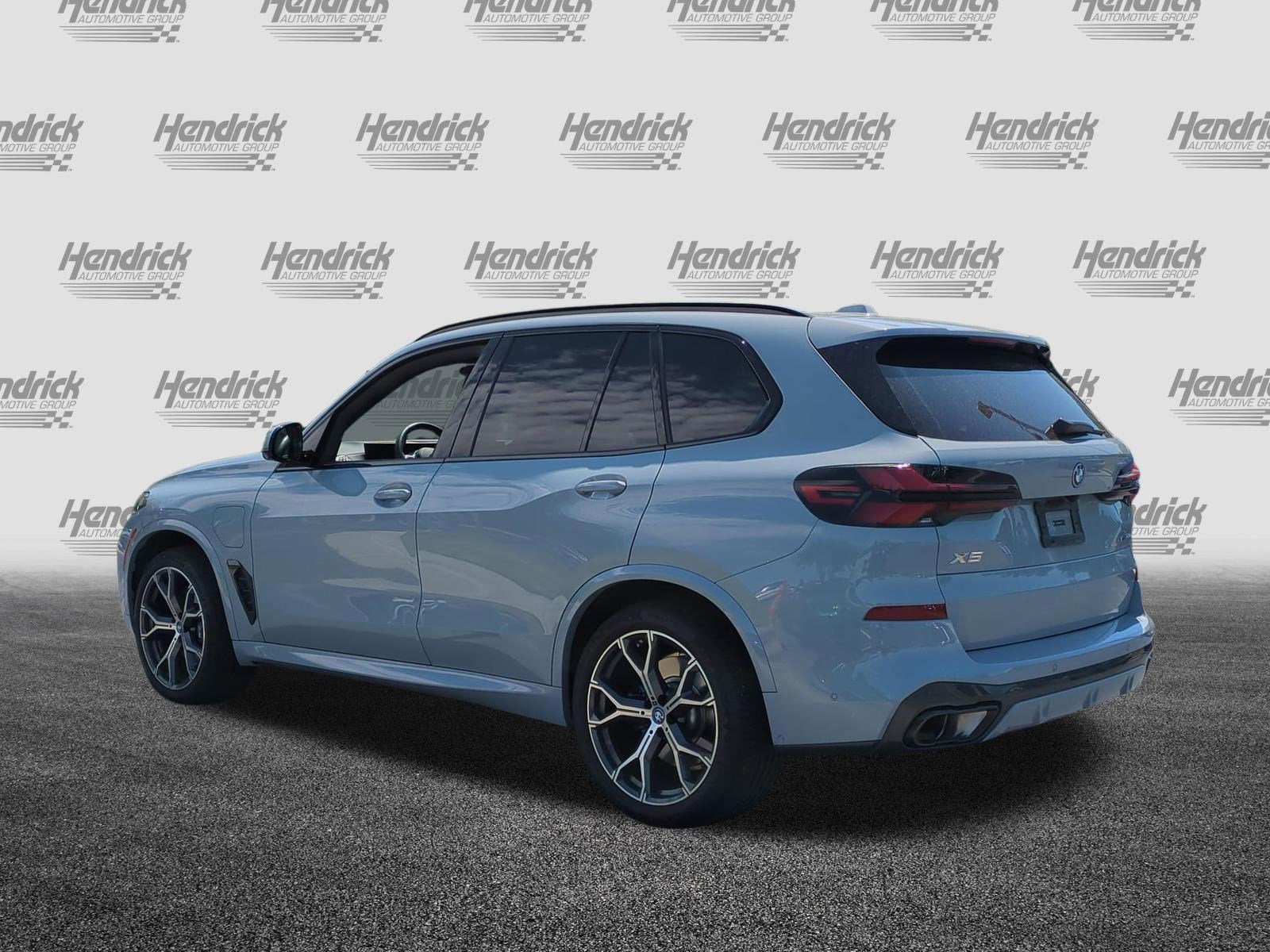 2025 BMW X5 xDrive50e photo 3