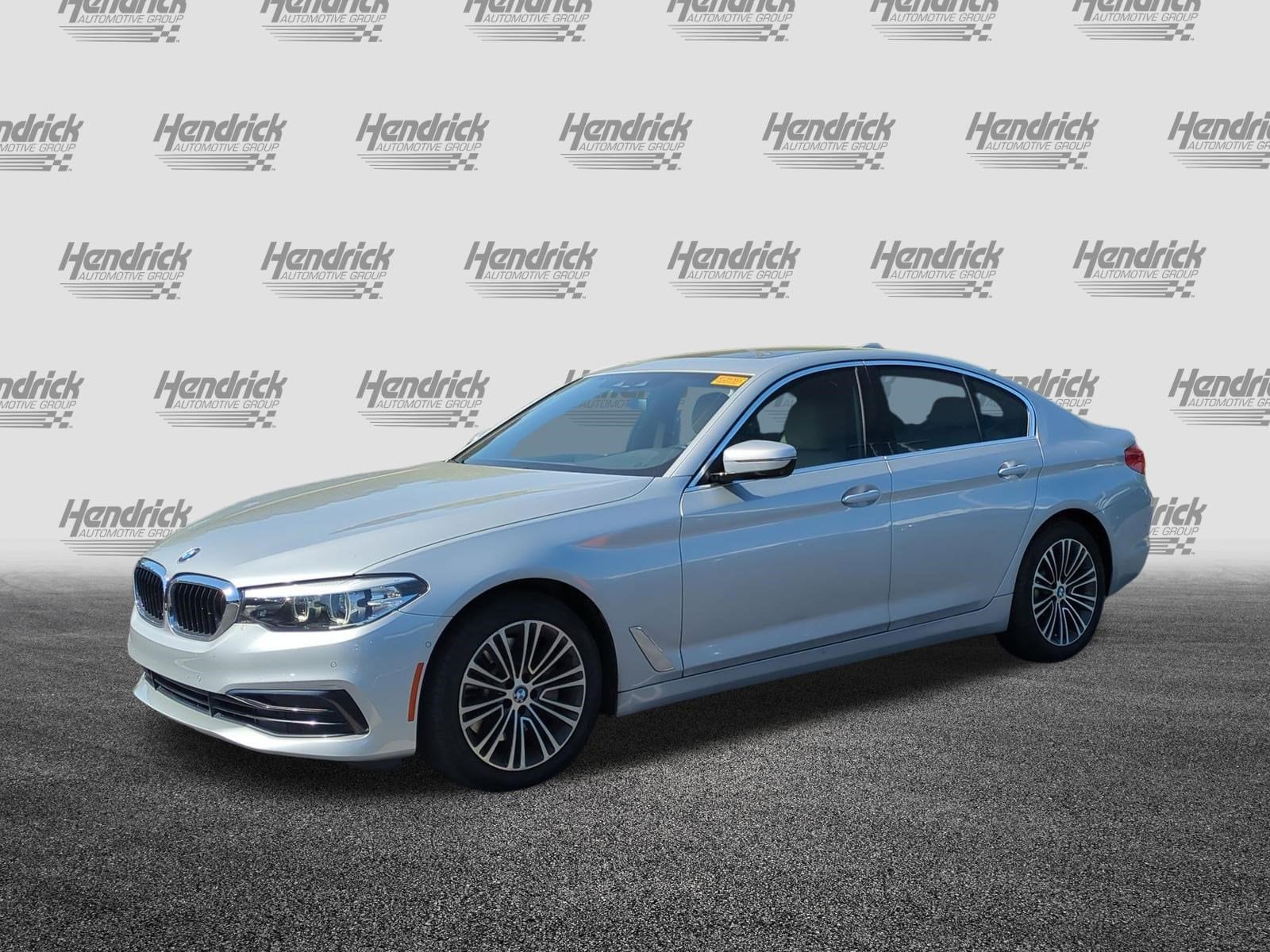 2019 BMW 5 Series 530i photo 4