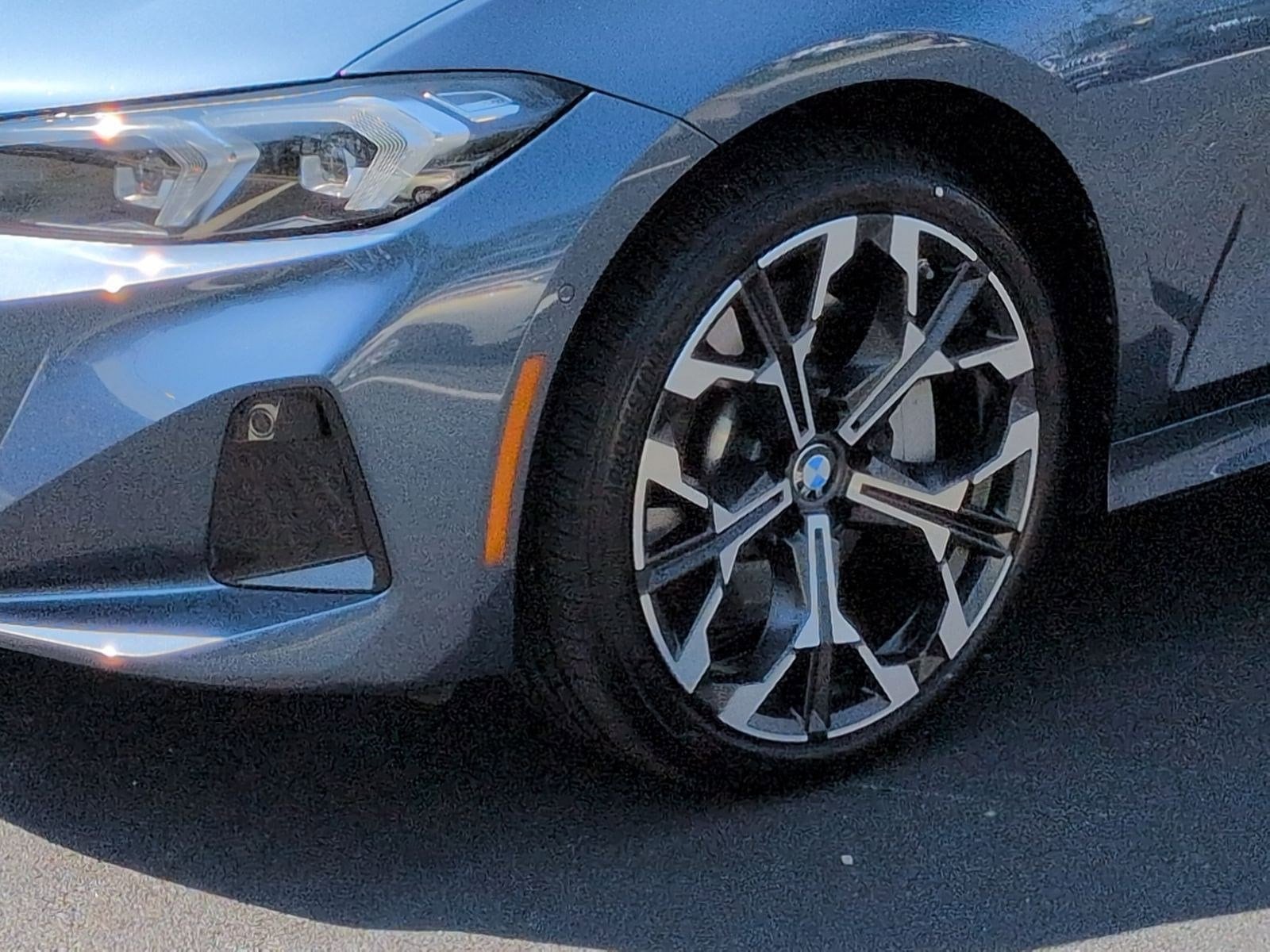 2025 BMW 3 Series 330i photo 4