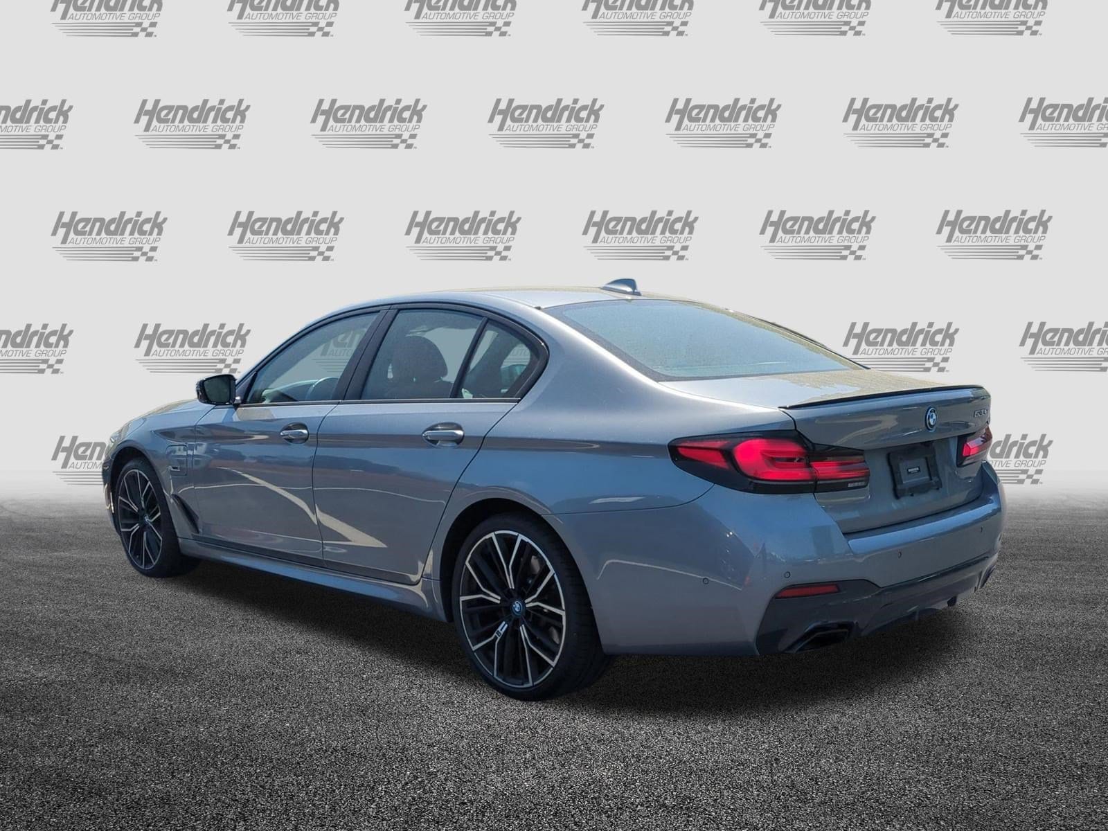 2023 BMW 5 Series 530e photo 3