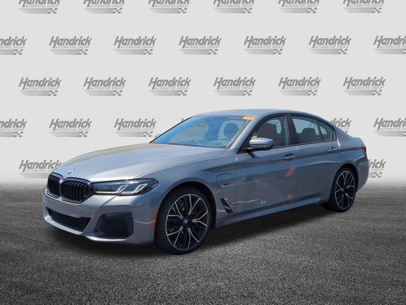 2023 BMW 5 Series 530e photo 4