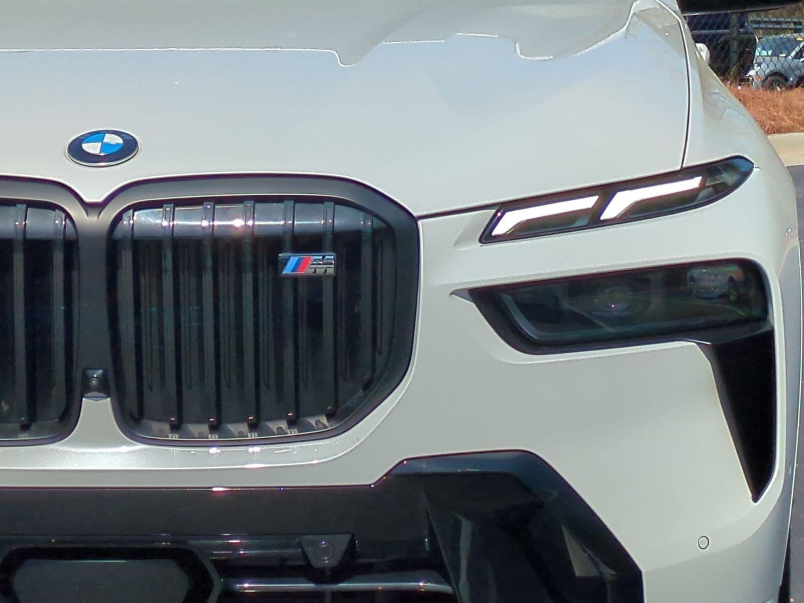 2025 BMW X7 M60i photo 4