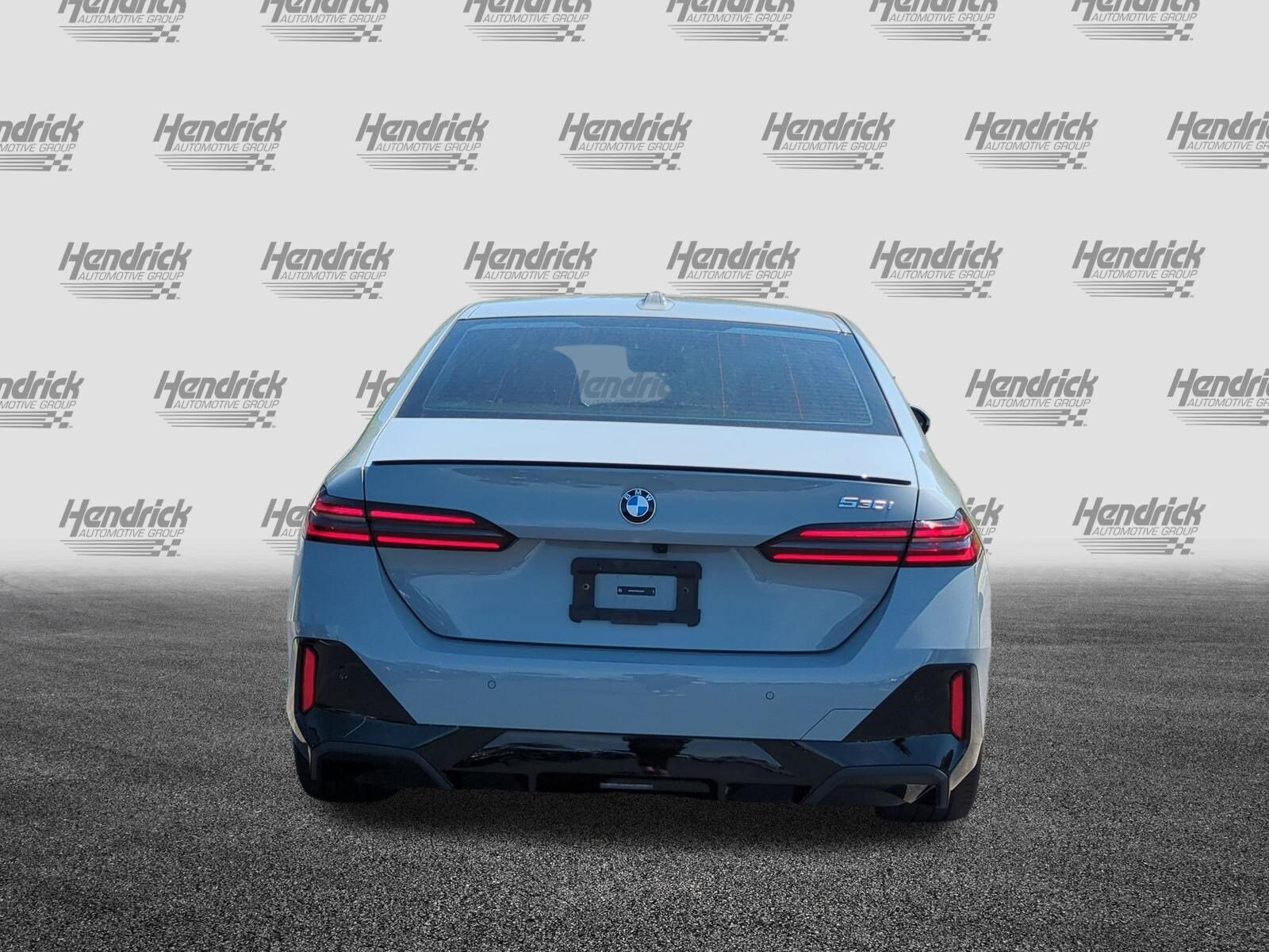 2025 BMW 5 Series 530i photo 3