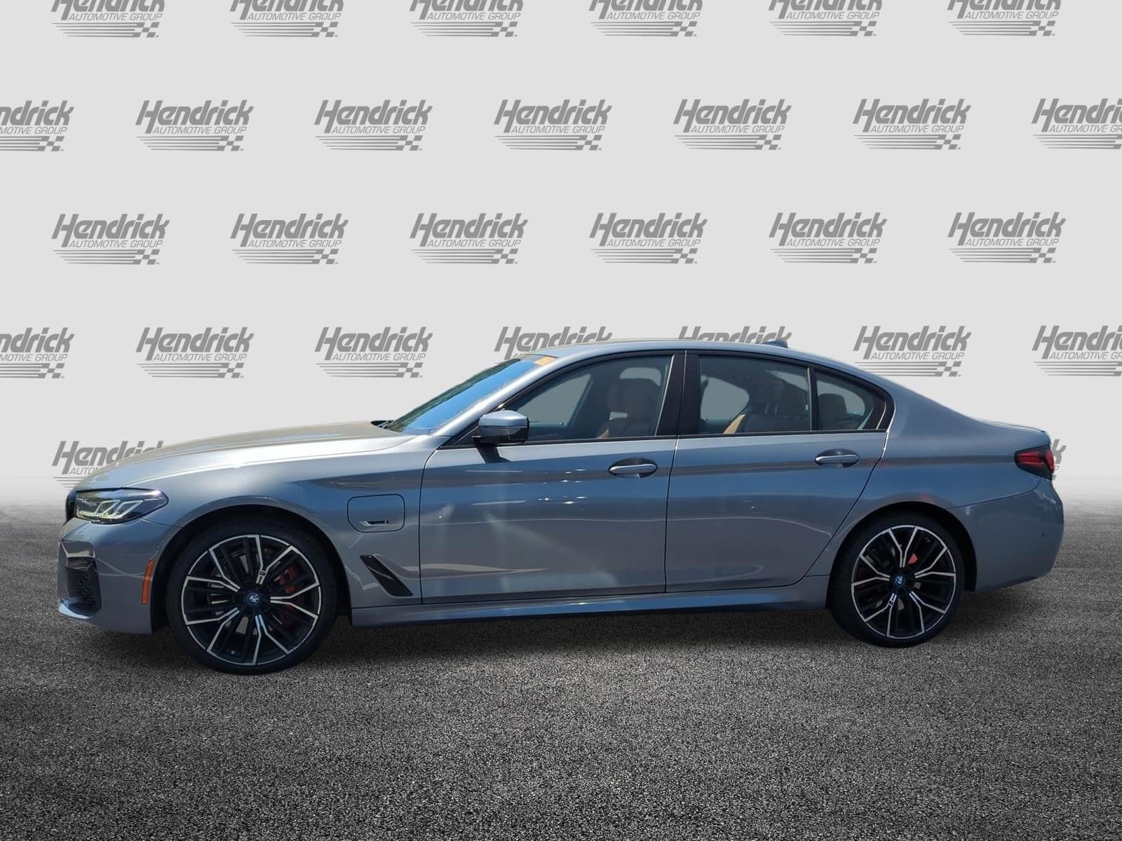 2023 BMW 5 Series 530e photo 6