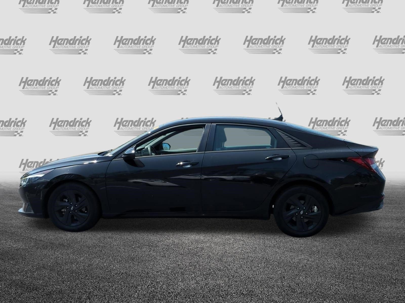 2022 Hyundai Elantra SEL photo 6