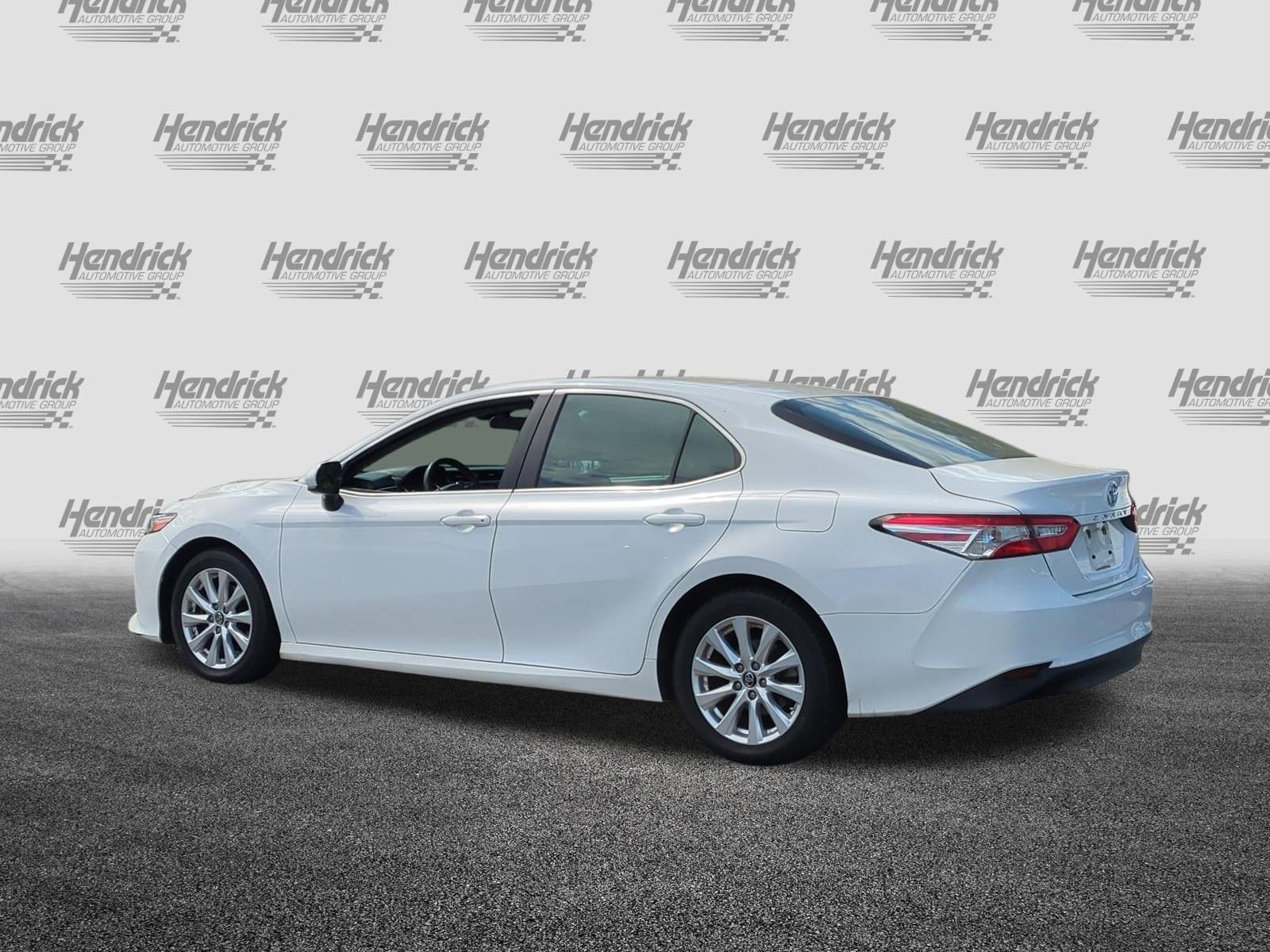 2018 Toyota Camry LE photo 3