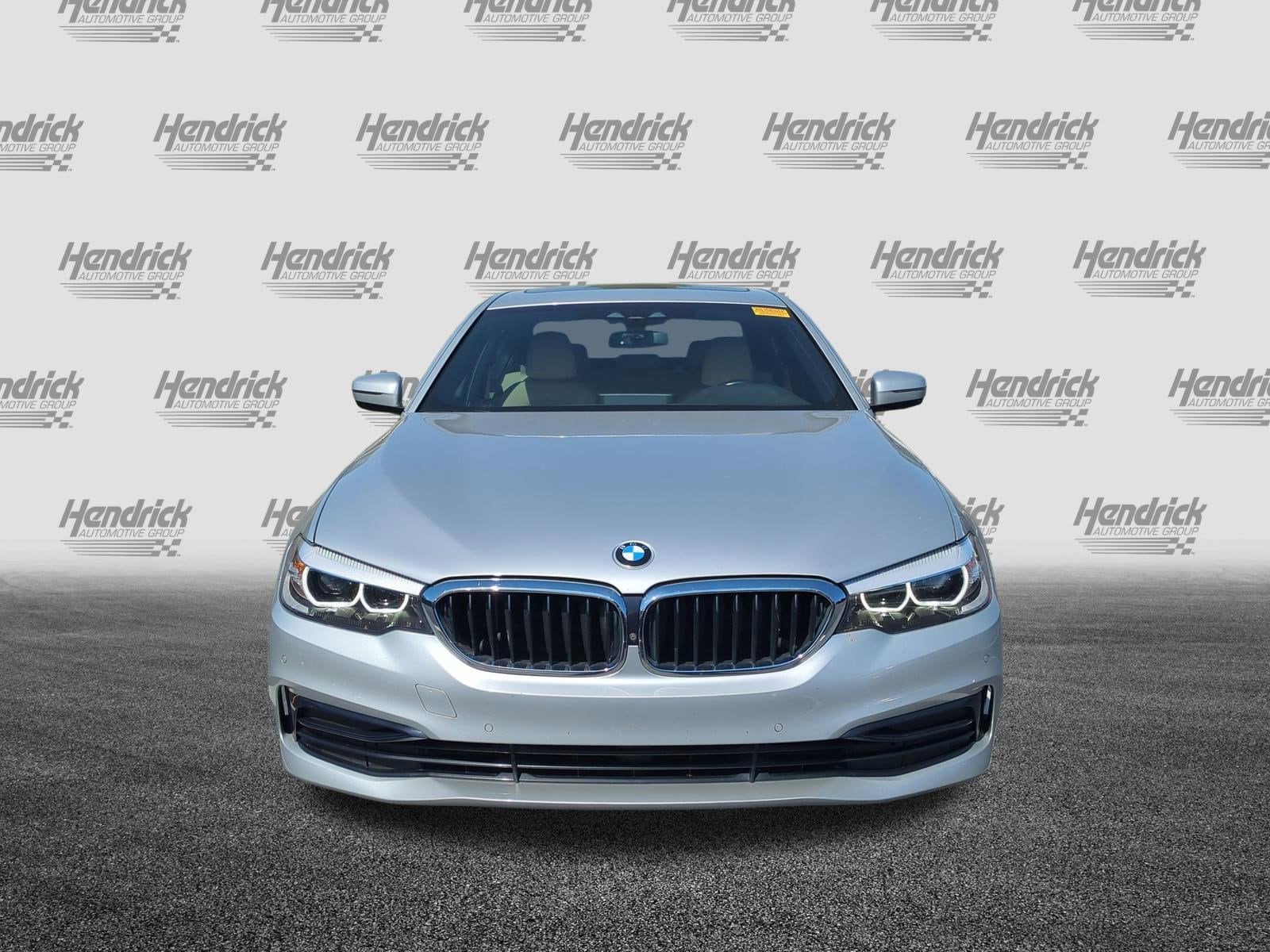2019 BMW 5 Series 530i photo 2