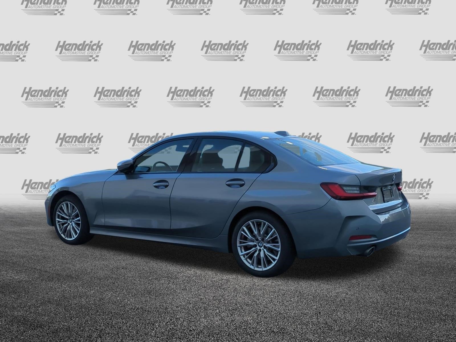 2023 BMW 3 Series 330i photo 3