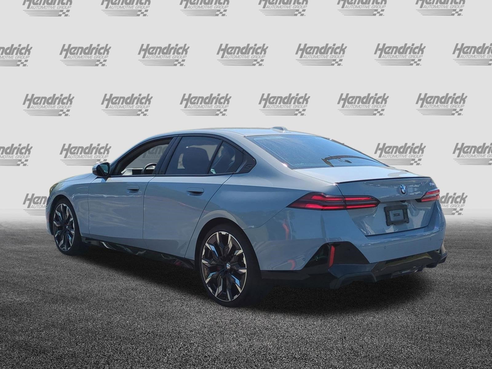 2025 BMW 5 Series 530i photo 6