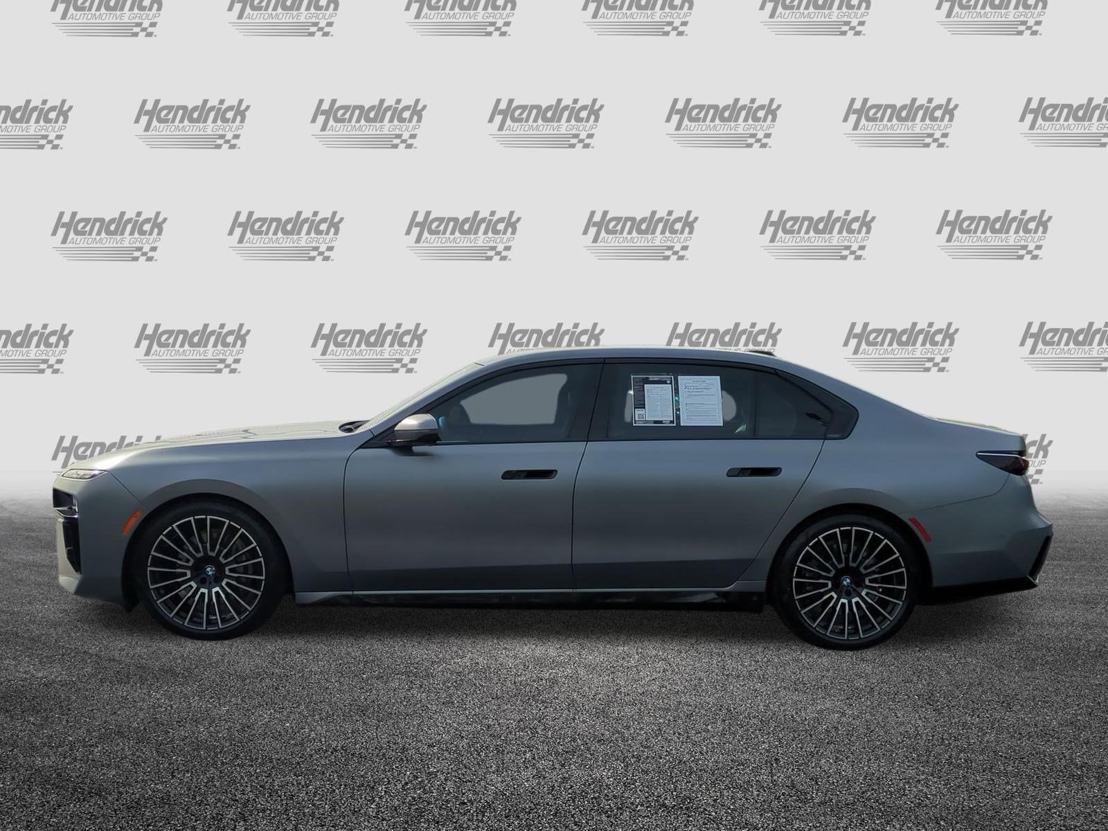 2025 BMW i7 xDrive60 photo 6