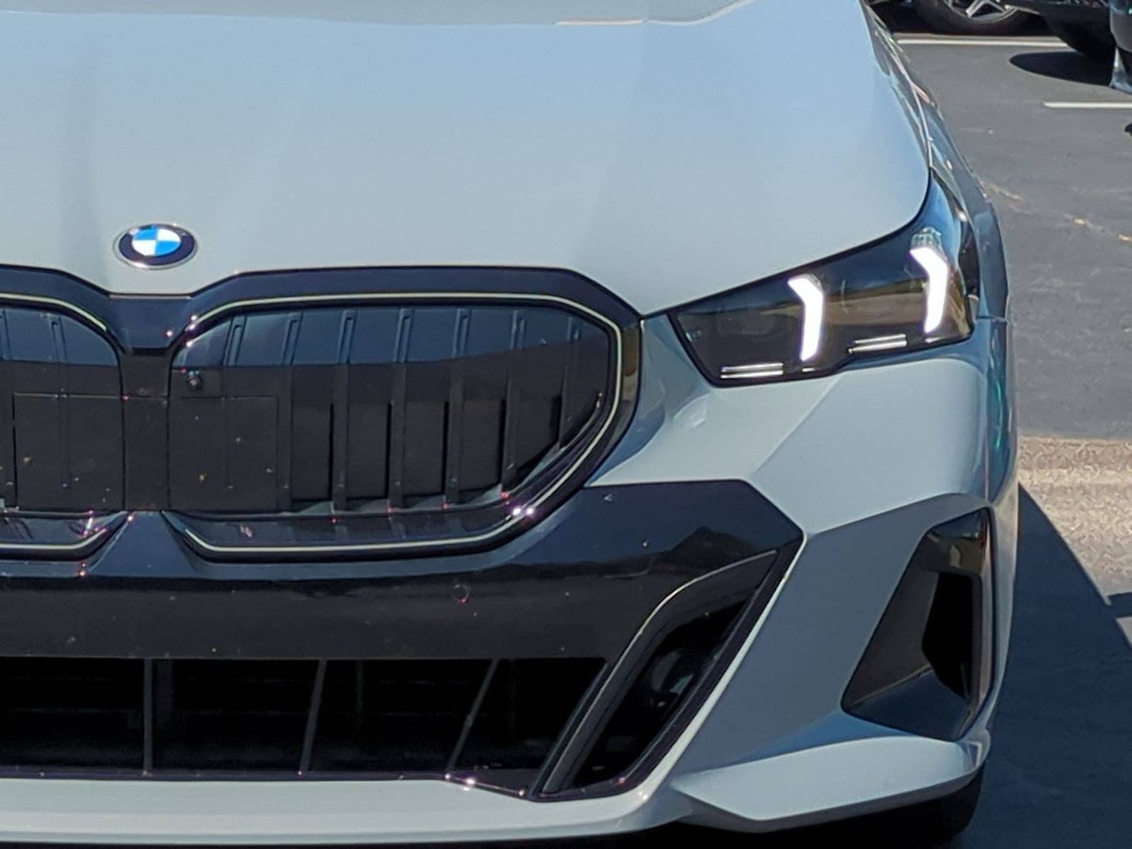 2025 BMW 5 Series 530i photo 4