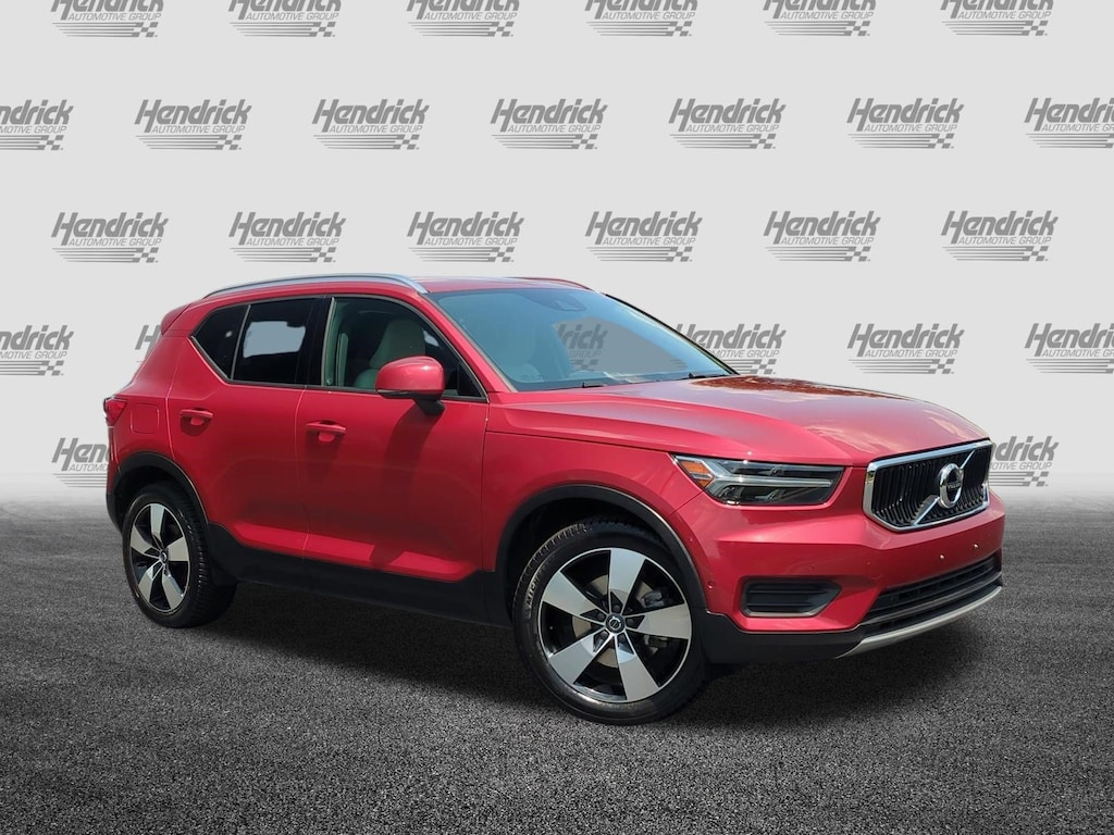 Used 2019 Volvo XC40 Momentum SUV