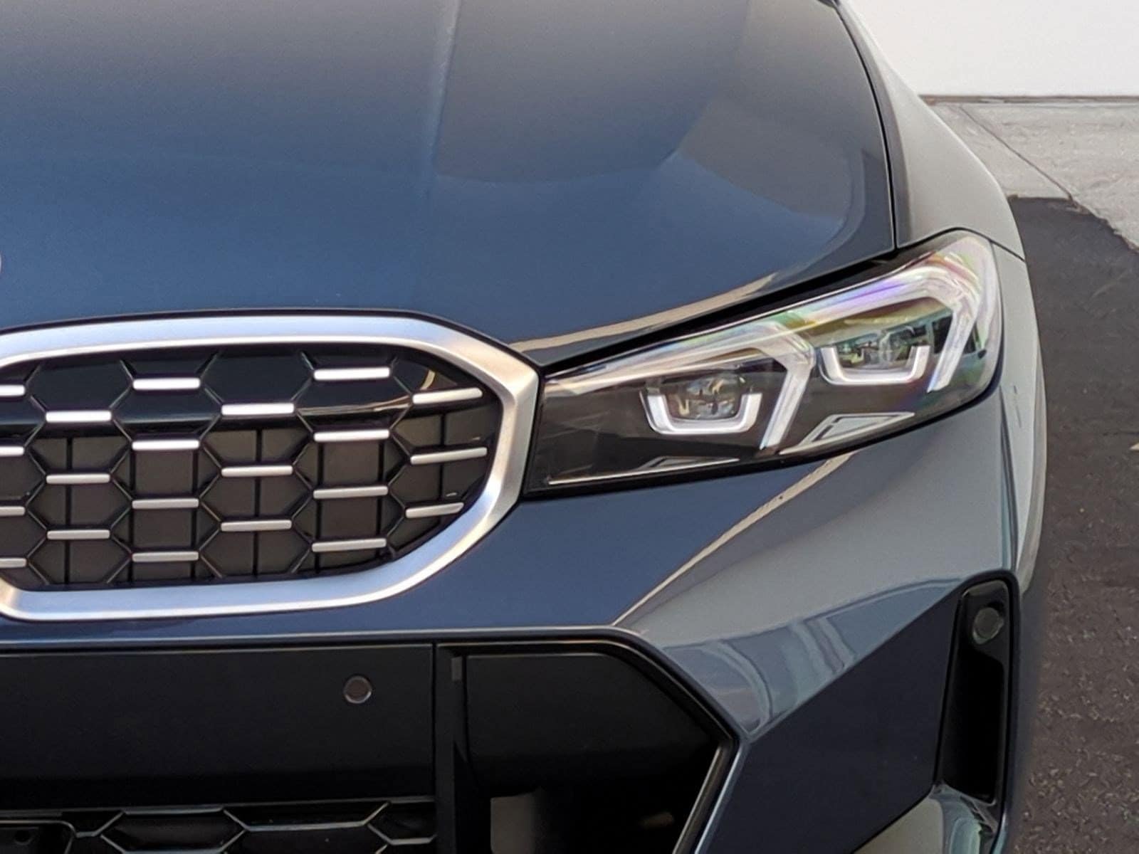 2025 BMW 3 Series M340i photo 4