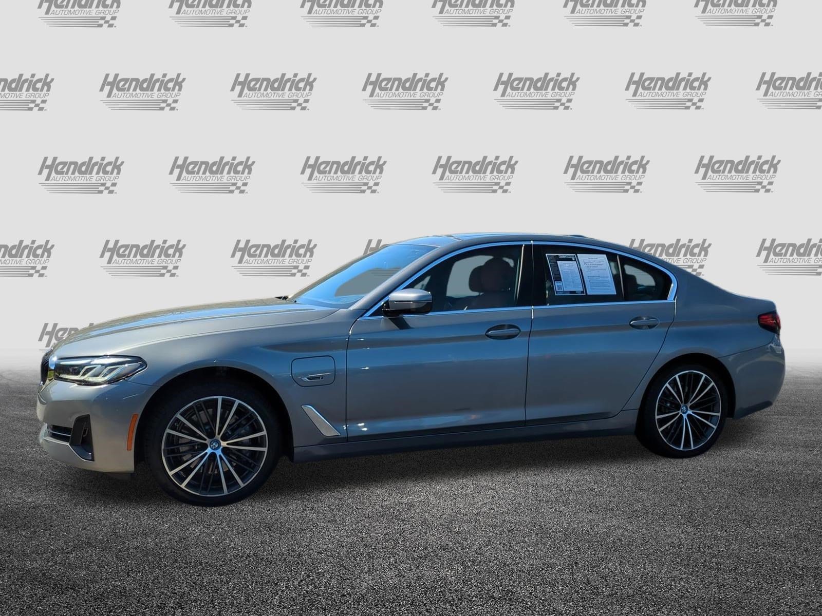 2023 BMW 5 Series 530e xDrive photo 4