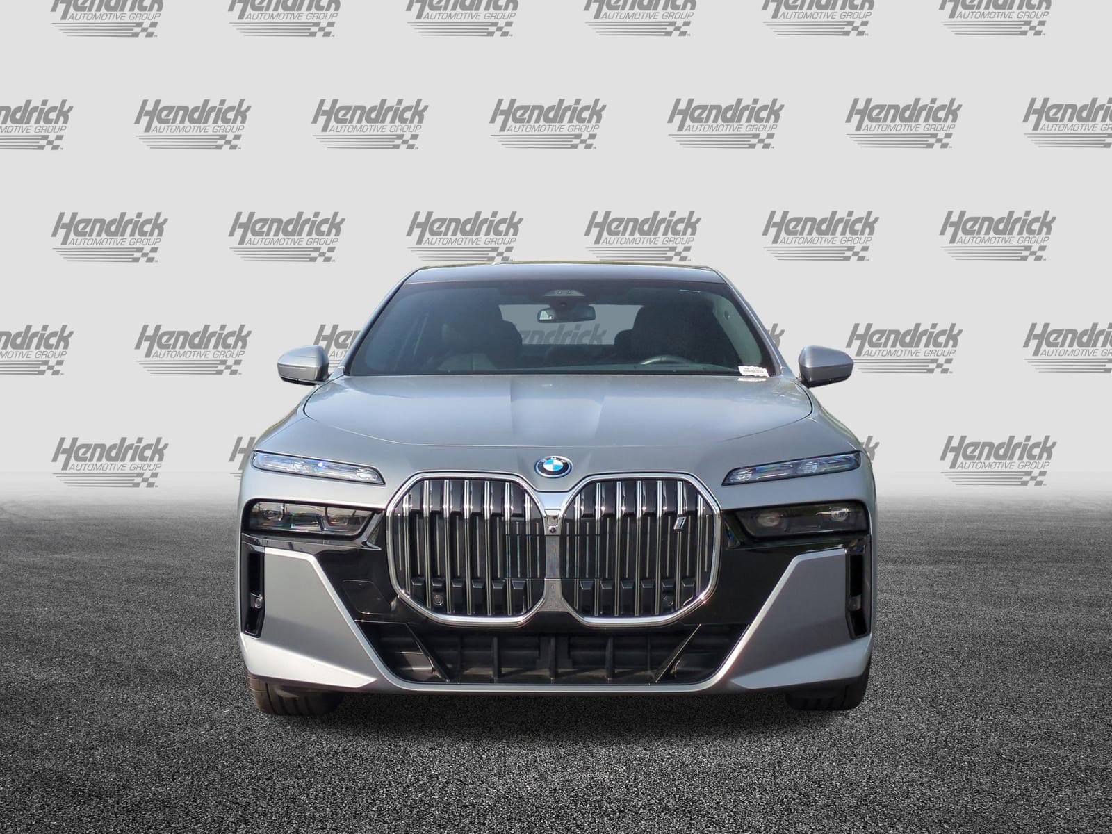 2025 BMW i7 xDrive60 photo 2