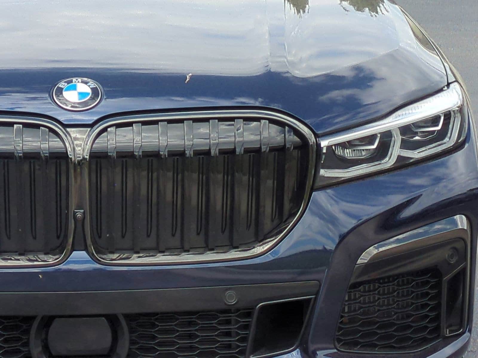 2022 BMW 7 Series M760i xDrive photo 4