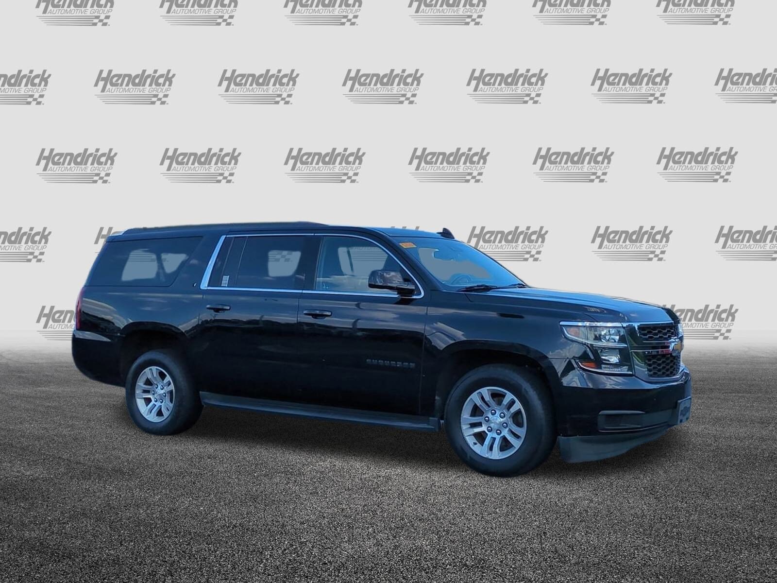 2019 Chevrolet Suburban LT photo 2