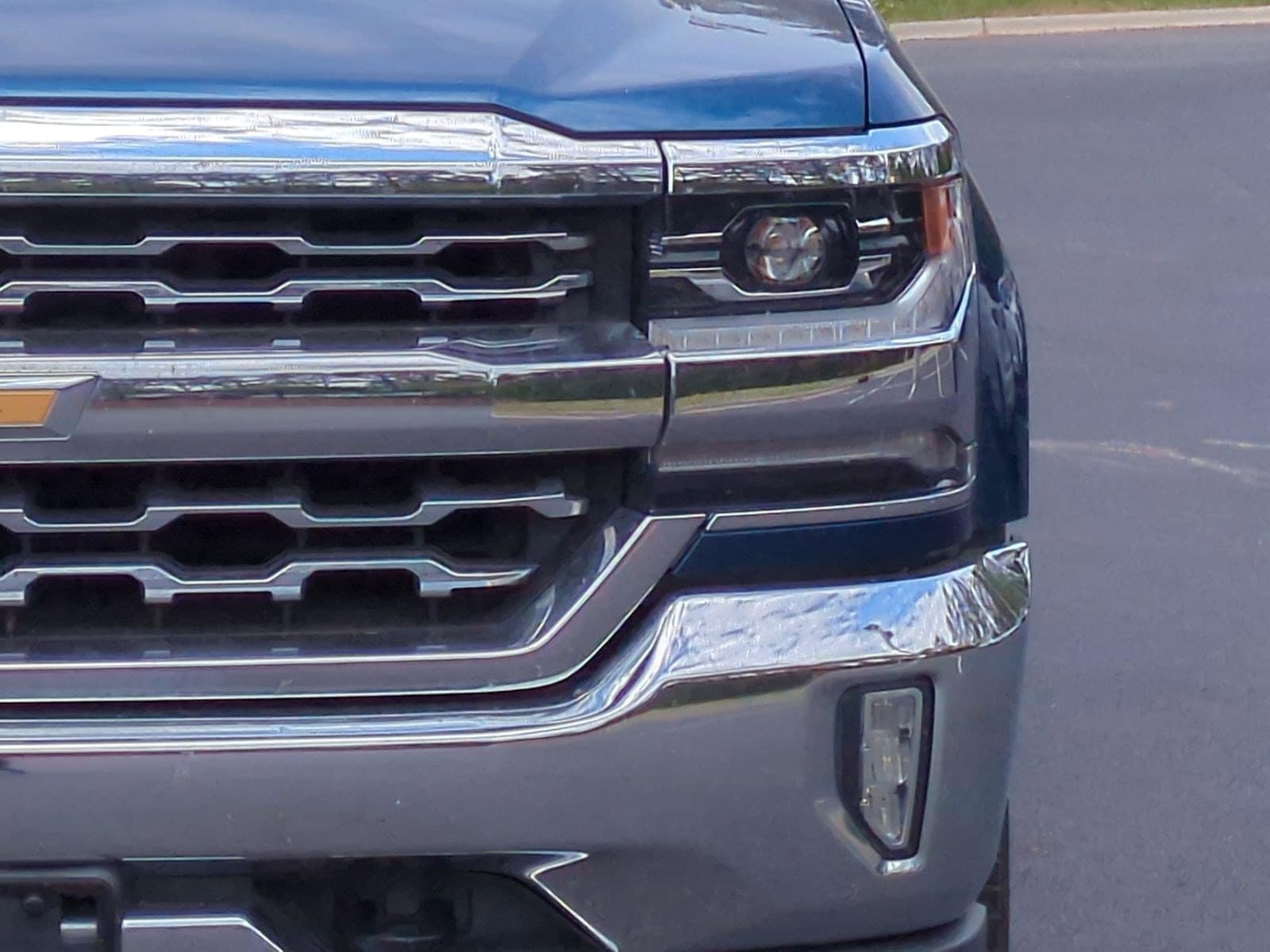 2018 Chevrolet Silverado 1500 LTZ 4WD Crew Cab photo 5