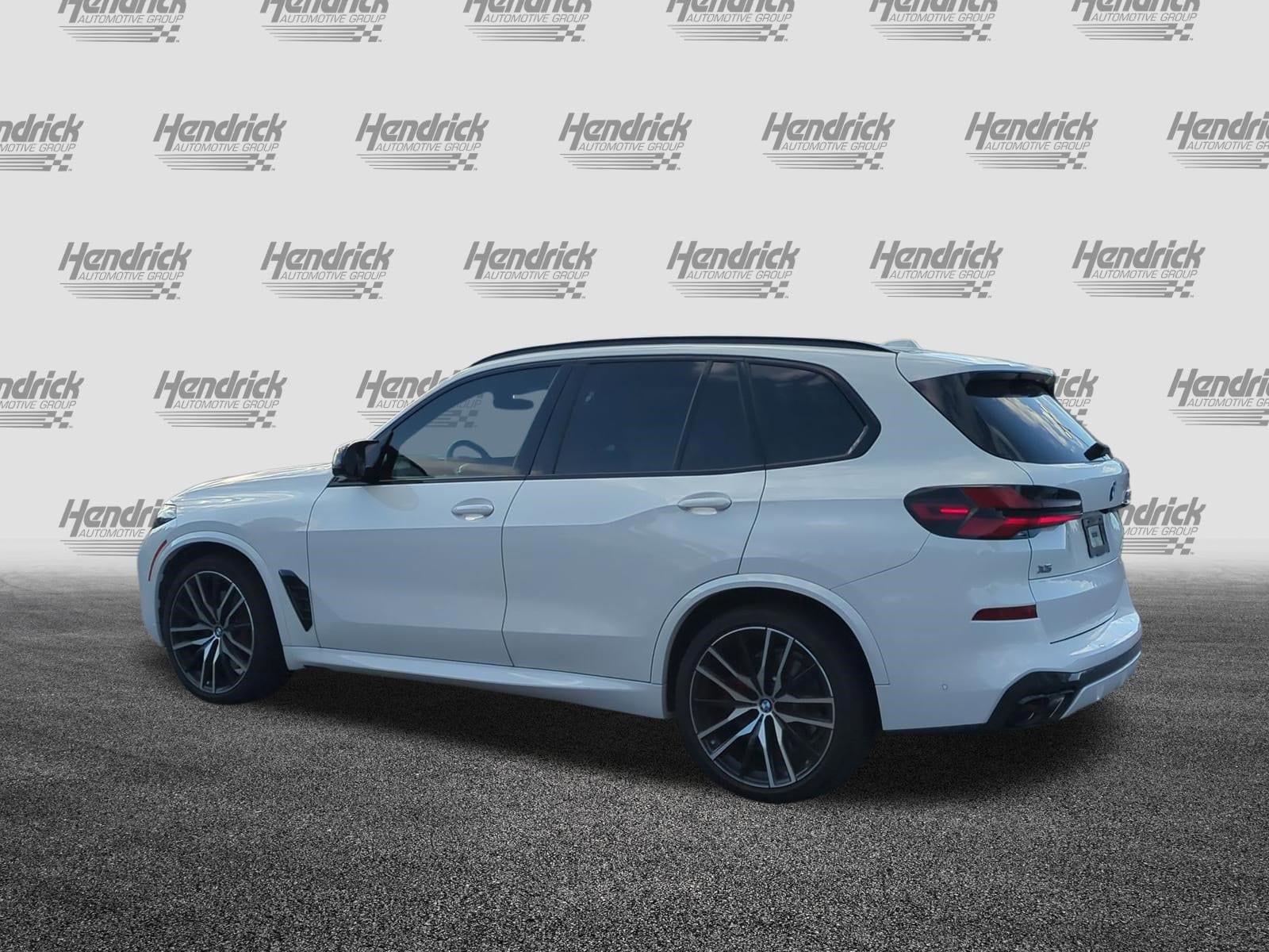 2024 BMW X5 M60i photo 3