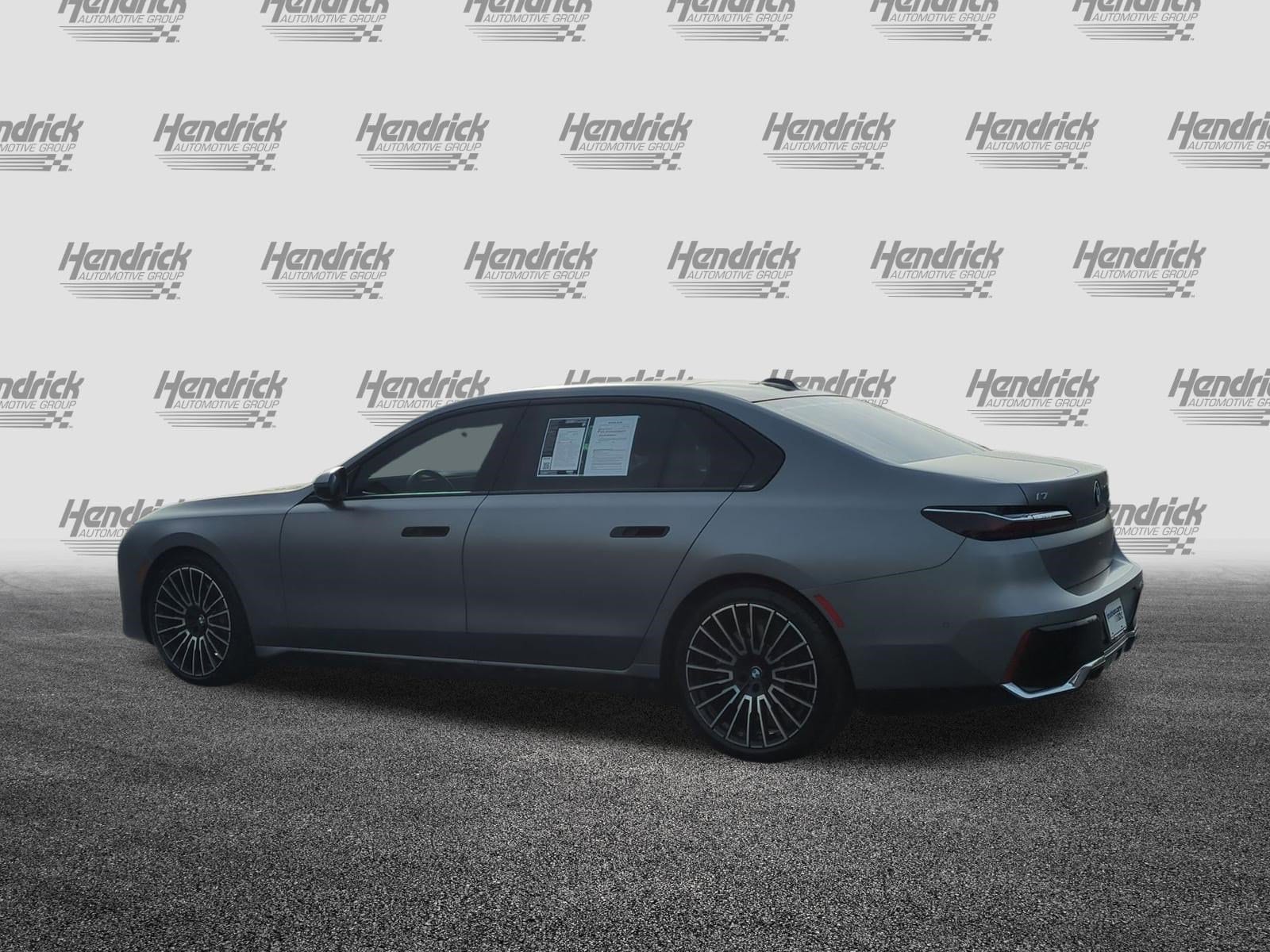 2025 BMW i7 xDrive60 photo 3