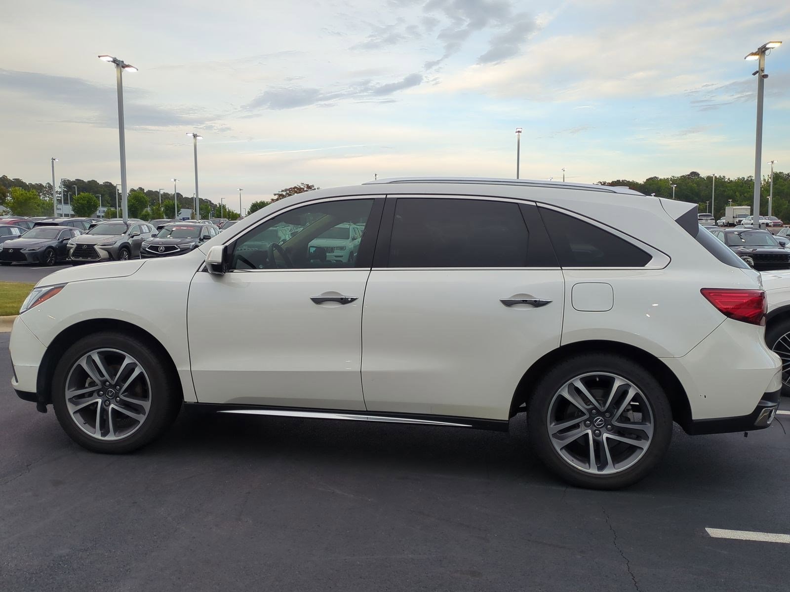 2018 Acura MDX SH-AWD w/Advance Pkg photo 3