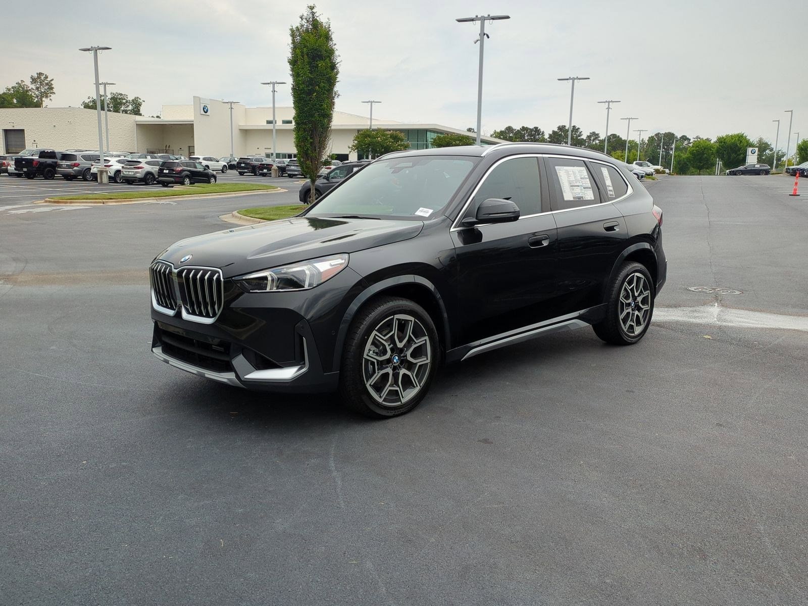 2025 BMW X1 xDrive28i photo 4